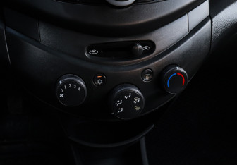 Подержанный автомобиль Chevrolet Spark 2011 года (13 фото)