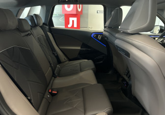 Подержанный автомобиль BMW X3 2025 года (7 фото)