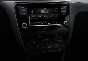 Подержанный автомобиль Skoda Rapid Liftback 2019 года (13 фото)