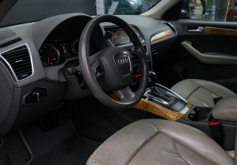 Подержанный автомобиль Audi Q5 2010 года (12 фото)