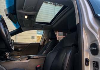 Подержанный автомобиль Lexus ES 2020 года (29 фото)