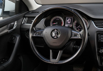 Подержанный автомобиль Skoda Octavia Liftback 2017 года (11 фото)