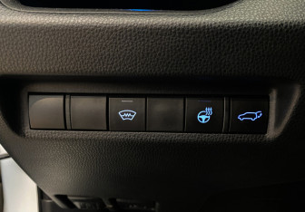 Подержанный автомобиль Toyota RAV4 2021 года (14 фото)