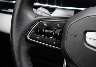 Подержанный автомобиль Geely Atlas 2024 года (27 фото)