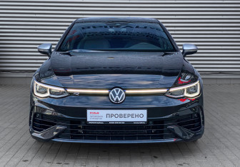 Подержанный автомобиль Volkswagen Golf R Hatchback 2021 года (2 фото)