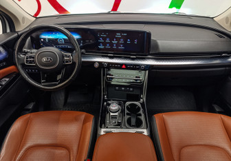 Подержанный автомобиль Kia Carnival 2021 года (13 фото)