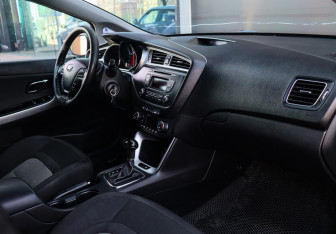 Подержанный автомобиль Kia Ceed Wagon 2017 года (7 фото)