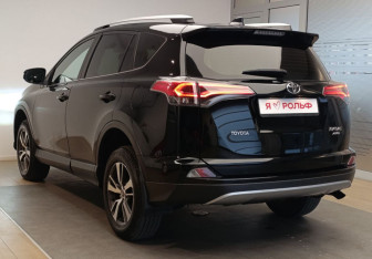 Подержанный автомобиль Toyota RAV4 2019 года (6 фото)