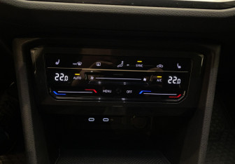 Подержанный автомобиль Volkswagen Tiguan 2021 года (15 фото)