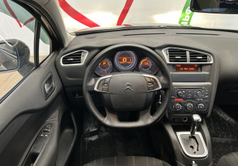 Подержанный автомобиль Citroen C4 Hatchback 2012 года (9 фото)