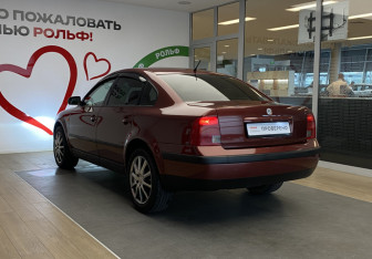 Подержанный автомобиль Volkswagen Passat Sedan 1999 года (6 фото)