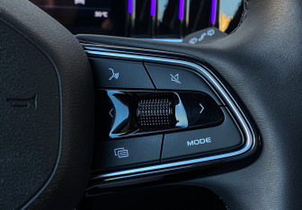 Подержанный автомобиль Geely Atlas 2024 года (23 фото)
