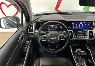 Подержанный автомобиль Kia Sorento 2022 года (10 фото)