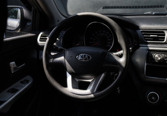 Подержанный автомобиль Kia Rio Hatchback 2013 года (8 фото)