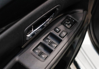 Подержанный автомобиль Mitsubishi Outlander 2022 года (12 фото)