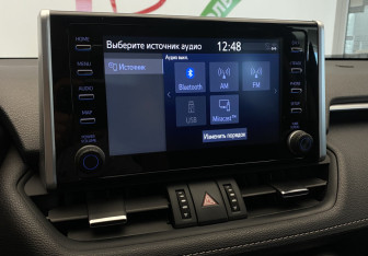 Подержанный автомобиль Toyota RAV4 2022 года (21 фото)