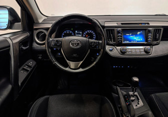 Подержанный автомобиль Toyota RAV4 2019 года (21 фото)