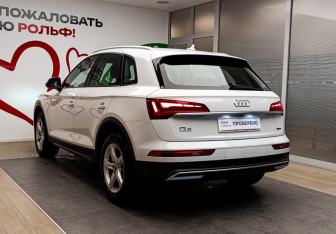 Подержанный автомобиль Audi Q5 2021 года (6 фото)