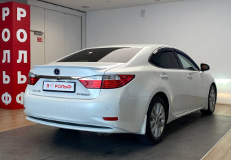 Подержанный автомобиль Lexus ES 2012 года (4 фото)