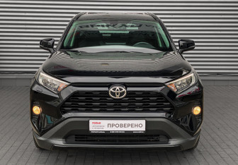 Подержанный автомобиль Toyota RAV4 2022 года (2 фото)