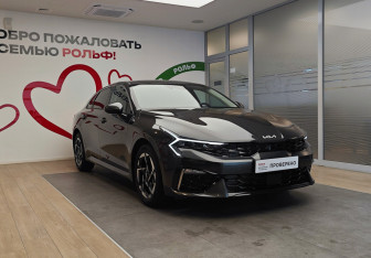 Подержанный автомобиль Kia K5 2025 года (3 фото)