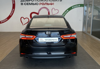 Подержанный автомобиль Toyota Camry Sedan 2020 года (5 фото)