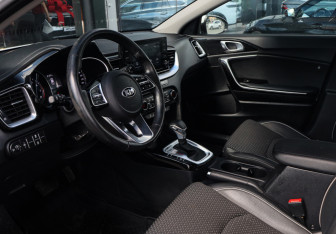 Подержанный автомобиль Kia Ceed Hatchback 2020 года (12 фото)