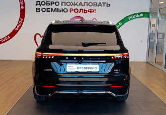 Подержанный автомобиль Geely Monjaro 2025 года (6 фото)