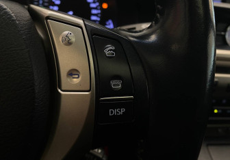 Подержанный автомобиль Lexus ES 2012 года (22 фото)