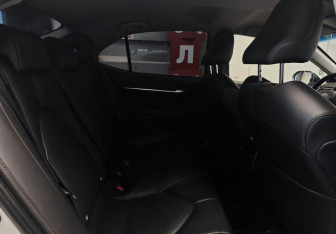 Подержанный автомобиль Toyota Camry Sedan 2018 года (13 фото)