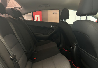 Подержанный автомобиль Kia Cerato Sedan 2017 года (7 фото)