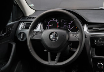 Подержанный автомобиль Skoda Rapid Liftback 2017 года (11 фото)