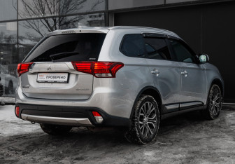 Подержанный автомобиль Mitsubishi Outlander 2018 года (5 фото)