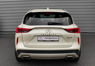 Подержанный автомобиль Infiniti QX50 2018 года (7 фото)