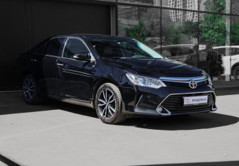 Подержанный автомобиль Toyota Camry Sedan 2016 года (3 фото)