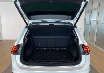 Подержанный автомобиль Volkswagen Tiguan 2019 года (17 фото)