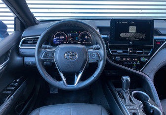 Подержанный автомобиль Toyota Camry Sedan 2023 года (16 фото)