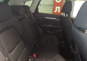 Подержанный автомобиль Mazda CX-5 2018 года (8 фото)