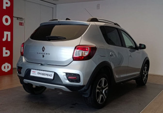 Подержанный автомобиль Renault Sandero 2022 года (4 фото)