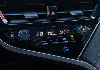 Подержанный автомобиль Toyota Camry Sedan 2023 года (20 фото)