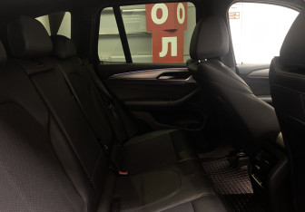 Подержанный автомобиль BMW X3 2018 года (8 фото)