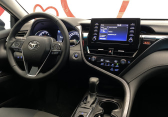 Подержанный автомобиль Toyota Camry Sedan 2021 года (10 фото)