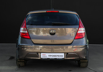 Подержанный автомобиль Hyundai i30 Hatchback 2011 года (5 фото)