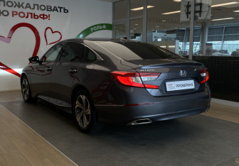 Подержанный автомобиль Honda Accord Sedan 2019 года (6 фото)