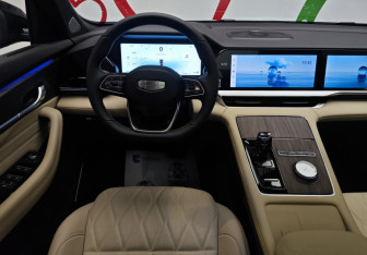 Подержанный автомобиль Geely Monjaro 2024 года (17 фото)