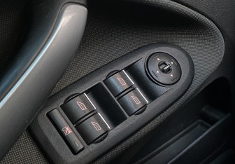 Подержанный автомобиль Ford Kuga 2011 года (19 фото)