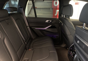 Подержанный автомобиль BMW X5 2025 года (9 фото)