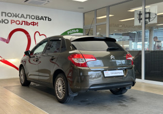 Подержанный автомобиль Citroen C4 Hatchback 2012 года (6 фото)