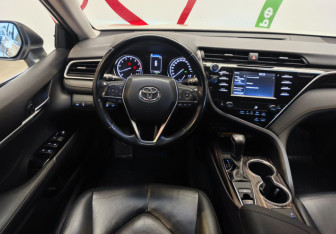 Подержанный автомобиль Toyota Camry Sedan 2018 года (15 фото)