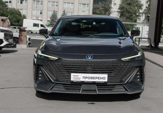 Подержанный автомобиль Changan UNI-V 2023 года (2 фото)
